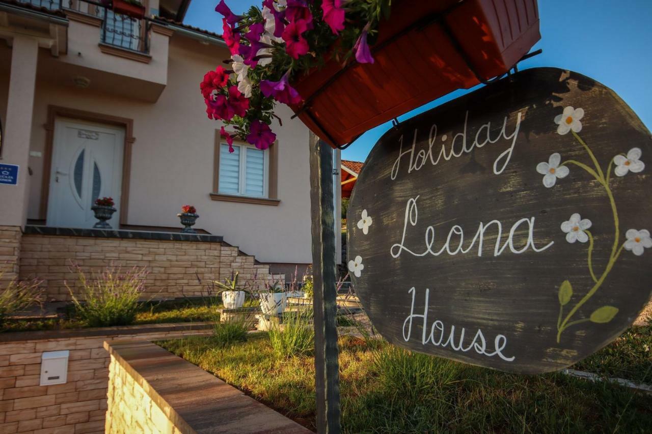 Holiday House Leona オトチャッツ エクステリア 写真